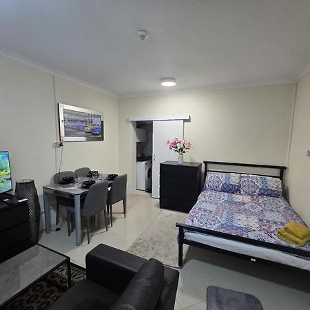 Shanti House Enfield Extérieur photo