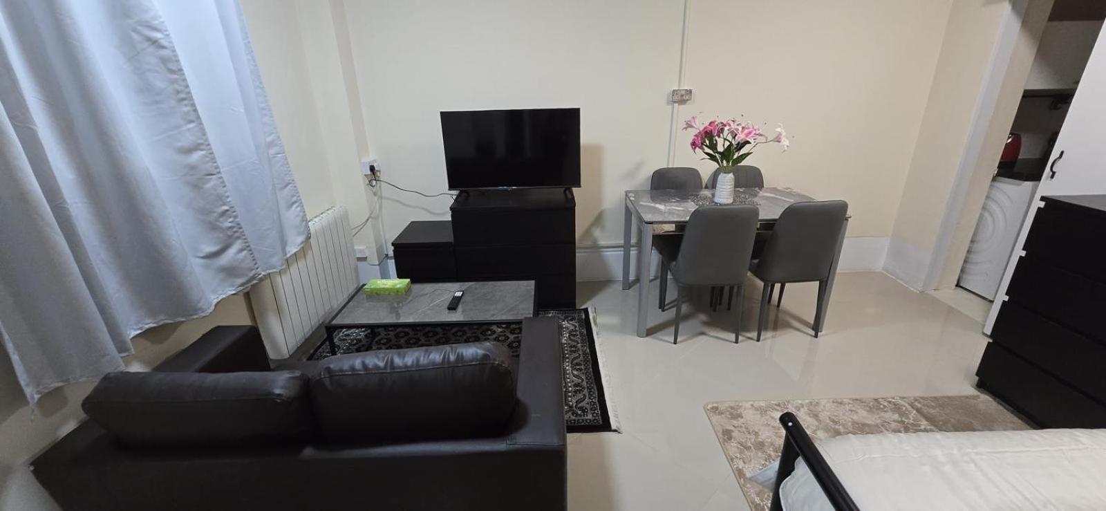 Shanti House Enfield Extérieur photo
