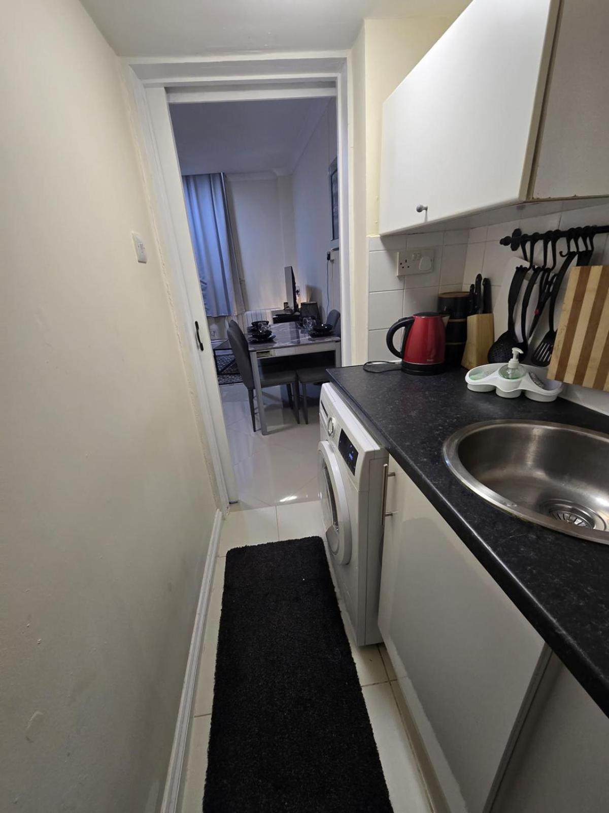 Shanti House Enfield Extérieur photo